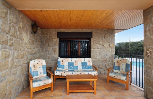 Avia House | Holiday Home 'Casanova De Noet' with Private Pool, Private Terrace and Wi-Fi
