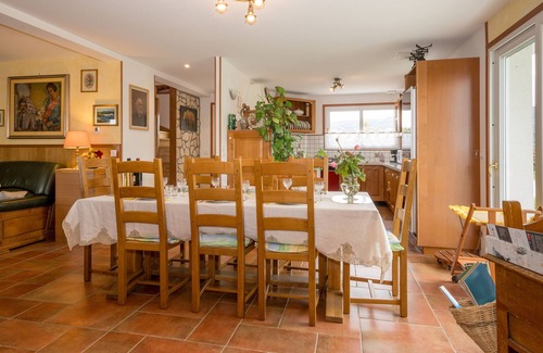 Rochefort House | Holiday Home 'Chez Les Ours' with Mountain View, Private Terrace and Wi-Fi