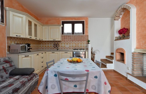 Bari Sardo House | Holiday Home 'Con Aria Condizionata' with Mountain View and Air Conditioning