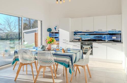 Aureilhan House | Holiday Home Domaine de Peyroutic by Interhome