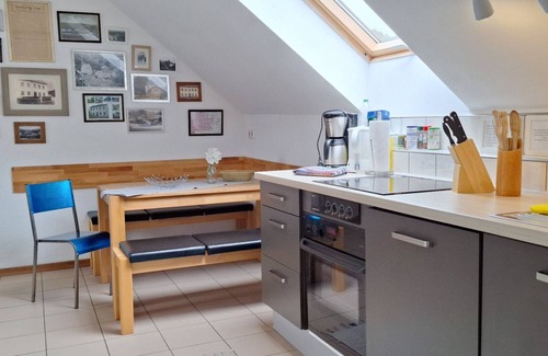Zweifelscheid House | Holiday Home 'Eifellandhaus' with Shared Terrace and Wi-Fi
