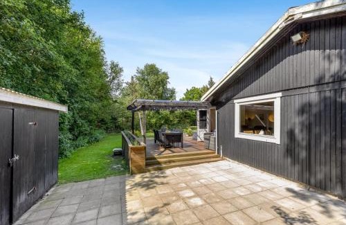 Hou House | Holiday Home Eine - from the sea by Interhome