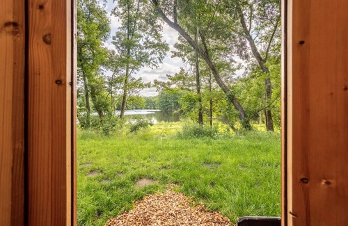 Fitzen House | Holiday Home 'Einzigartiges Schlaffass Am See' with Private Garden