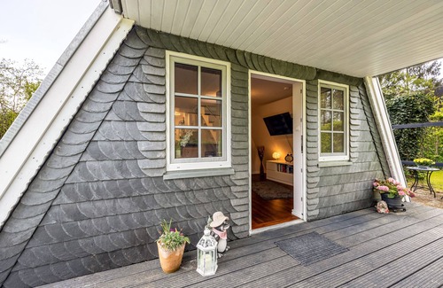 Dannenberg House | Holiday Home 'Elbliebe' with Private Terrace, Wi-Fi and Air Conditioning