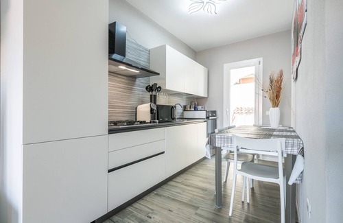Villasimius House | Holiday Home "Elizabeth House" with Mountain View & Garden