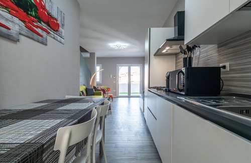 Villasimius House | Holiday Home "Elizabeth House" with Mountain View & Garden