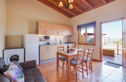 La Mancha House | Holiday Home "Casas Quemahierro" with Sea View, Wi-Fi, Pool & Garden