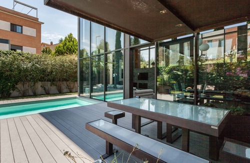 El Papiol House | Holiday Home 'Espai Oliveres' with Private Pool, Wi-Fi and Air Conditioning