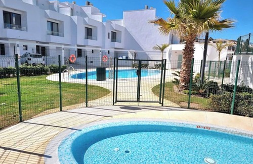 Fuengirola House | Holiday Home 'Fantastic Townhouse Near The Beach' with Sea View, Wi-Fi and Air Conditioning