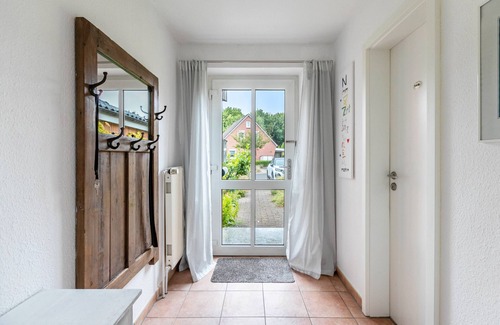 Brunsbuttel House | Holiday Home 'Ferienhaus Sprante' with Private Terrace, Private Garden and Wi-Fi