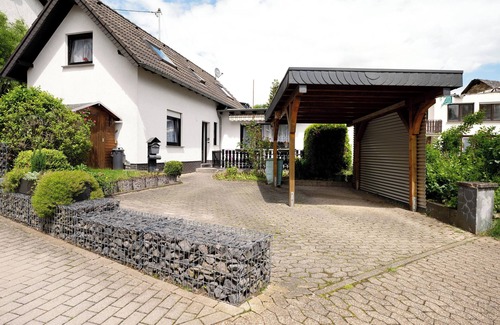 Kaisersesch House | Holiday Home 'Ferienhaus Eiffelperle' with Private Terrace, Private Garden, Sauna and Wi-Fi
