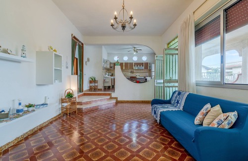Agnone House | Holiday Home 'Fortezza Villa Azzurra' with Private Terrace, Private Garden, Wi-Fi and Balcony