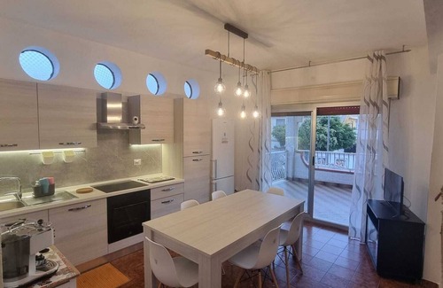Agnone House | Holiday Home 'Fortezza Villa Azzurra' with Private Terrace, Private Garden, Wi-Fi and Balcony