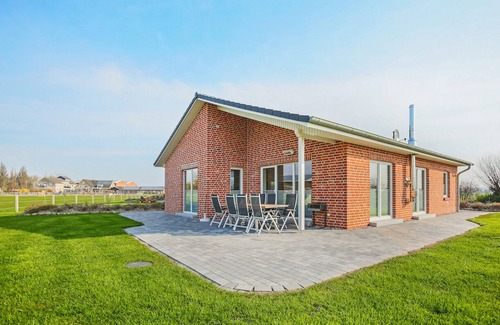 Sahrensdorf House | Holiday home for 8 guests with 130m² in Fehmarn (51642)