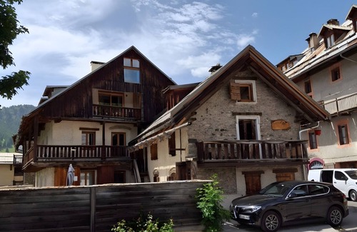 Molines-en-Queyras House | Holiday Home 'À Molines En Queyras 8-15 People' with Mountain View, Terrace and Wi-Fi
