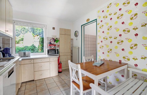 Stadum House | Holiday Home 'Gerda' with Private Terrace, Private Garden and Wi-Fi