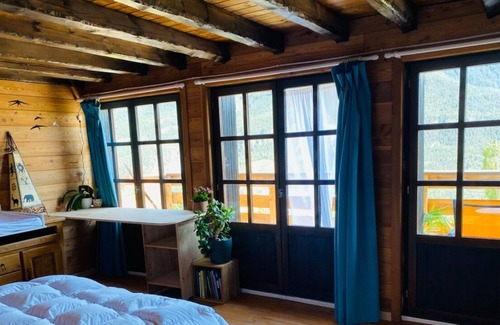 Eygliers House | Holiday Home 'Gite La Maison Du Bonheur' with Mountain View, Private Pool and Wi-Fi