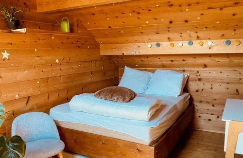 Eygliers House | Holiday Home 'Gite La Maison Du Bonheur' with Mountain View, Private Pool and Wi-Fi