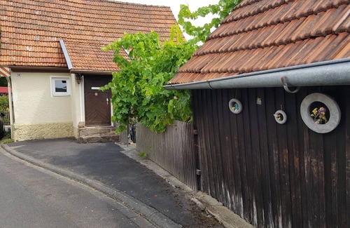 Willmars House | Holiday Home "Haus He rhönspatz iert" with Garden & Wi-Fi