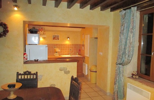 Isenay House | Holiday Home in Isenay near Lake and Forest
