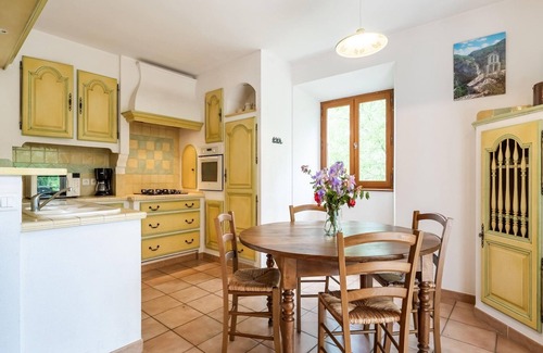 Les Assions House | Holiday Home in Les Assions near Bois de Païolive