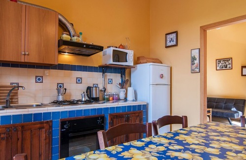 Noto Marina House | Holiday Home in Lido Di Noto with 2 bedrooms sleeps 6