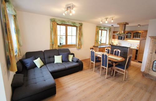 Taxenbach Apartment | Holiday Home in Taxenbach with Hohe Tauern Views