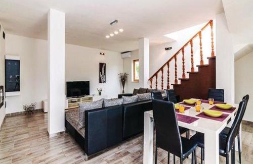 Murvica House | Holiday Home in Zadar with Private Pool