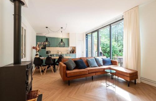 Zelhem House | Holiday Home in Zelhem with Forest and Hot Tub, cleaning included