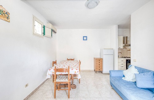 Torre San Giovanni House | Holiday Home 'Luce Sulla Spiaggia' with Private Garden and Air Conditioning