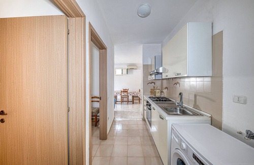 Torre San Giovanni House | Holiday Home 'Luce Sulla Spiaggia' with Private Garden and Air Conditioning