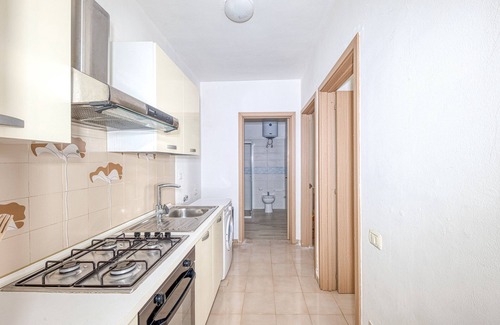 Torre San Giovanni House | Holiday Home 'Luce Sulla Spiaggia' with Private Garden and Air Conditioning