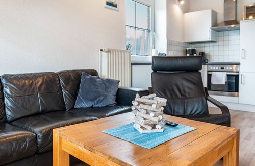 Kopendorf House | Holiday Home 'Kleiner Leuchtturm - Steuerbord' with Private Terrace, Private Garden and Wi-Fi