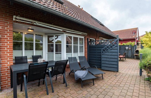 Kopendorf House | Holiday Home 'Kleiner Leuchtturm - Steuerbord' with Private Terrace, Private Garden and Wi-Fi