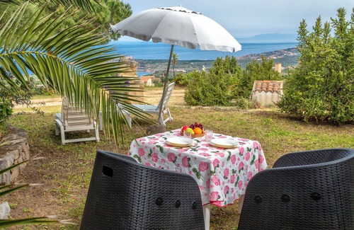 Paduledda House | Holiday Home "La casetta con vista" with Sea View, Terrace and Garden