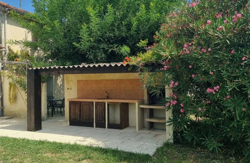 Valreas House | Holiday Home 'L'Oustau De Maître Potager' with Private Terrace, Private Garden and Wi-Fi
