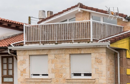 Vargas House | Holiday Home 'La Casita De La Pitufa' with Mountain View, Private Terrace and Wi-Fi