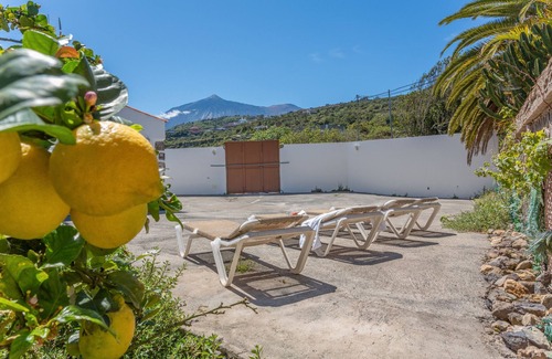 Garachico House | Holiday Home "Las Casas del Bisa" with Mountain View & Terrace in Garachico