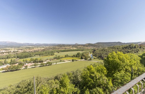 Artesa de Segre House | Holiday Home 'Les Orenetes' with Mountain View, Wi-Fi and Air Conditioning