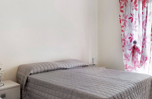 Cengio House | Holiday Home 'Le Rose' with Mountain View, Balcony and Wi-Fi