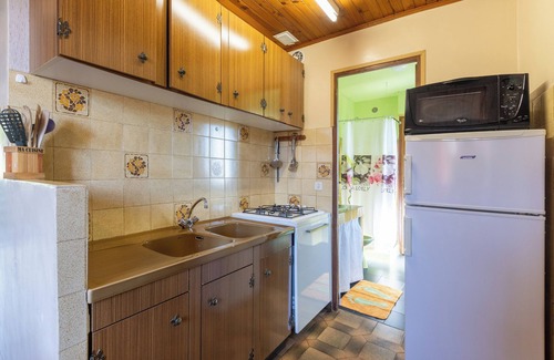 Gravieres Cottage | Holiday Home 'Le Sam-plaît' with Mountain View, Shared Pool and Air Conditioning