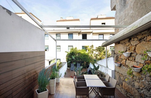 Vila do Conde House | Holiday Home 'Lidador House' with Private Terrace, Private Garden and Wi-Fi