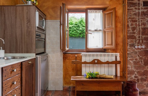 Camoca House | Holiday Home 'Lolo' with Private Garden and Wi-Fi