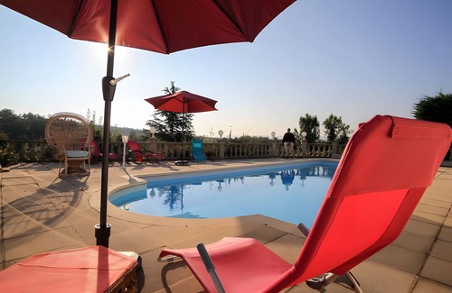 Revel-Tourdan House | Holiday Home 'Louis' with Mountain View, Private Pool and Wi-Fi