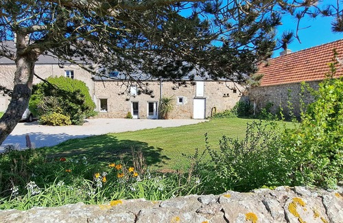 Vicq-sur-Mer House | Holiday Home 'Maison De Caractère Bord De Mer' with Sea View, Private Garden and Wi-Fi
