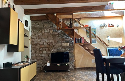 Velletri House | Holiday Home 'Maison Gaia' with Balcony, Wi-Fi and Air Conditioning