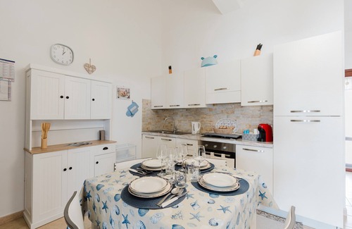 Cornino House | Holiday Home 'Marettimo Cornino' with Sea View, Wi-Fi and Air Conditioning