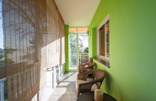 Callobre House | Holiday Home 'O Axouxere' with Mountain View, Private Terrace and Wi-Fi