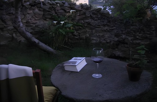 Rianxo House | Holiday Home 'O Lar De Natalio' with Sea View, Private Terrace and Wi-Fi