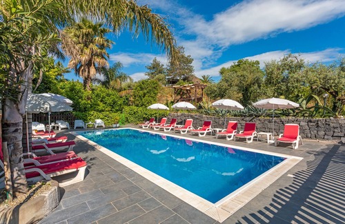 Piedimonte Etneo Apartment | Holiday Home 'Palmento' with Sea View, Wi-Fi and Air Conditioning